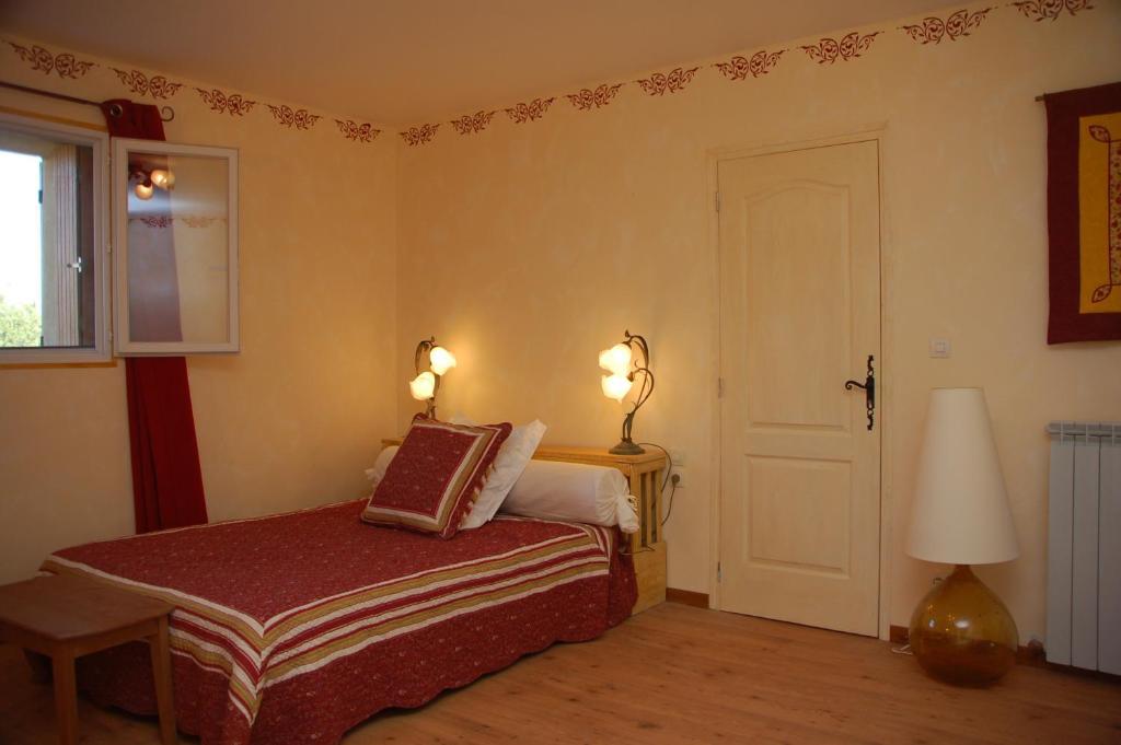 Mas De La Sauline Bed & Breakfast La Roque-d'Antheron Oda fotoğraf
