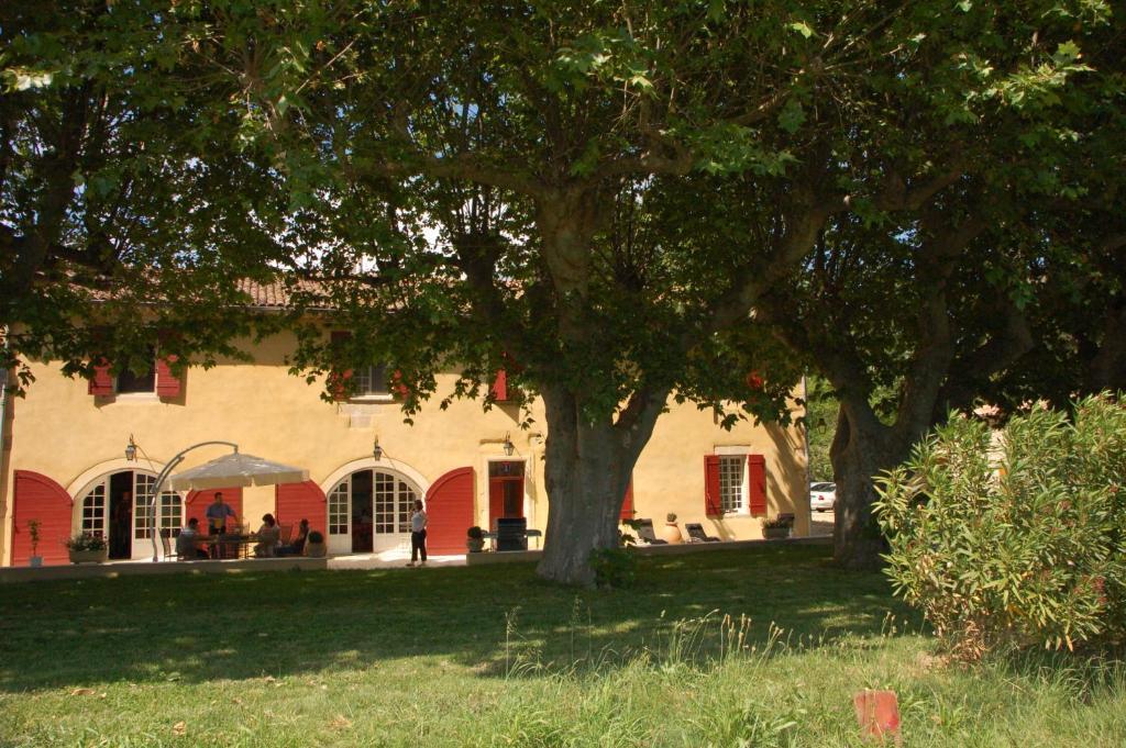 Mas De La Sauline Bed & Breakfast La Roque-d'Antheron Dış mekan fotoğraf